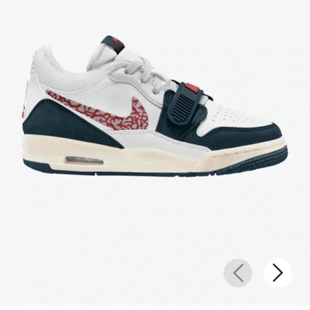 New Jordan Legacy 312 Low big kids basketball shoes white, blue, red
Size 7